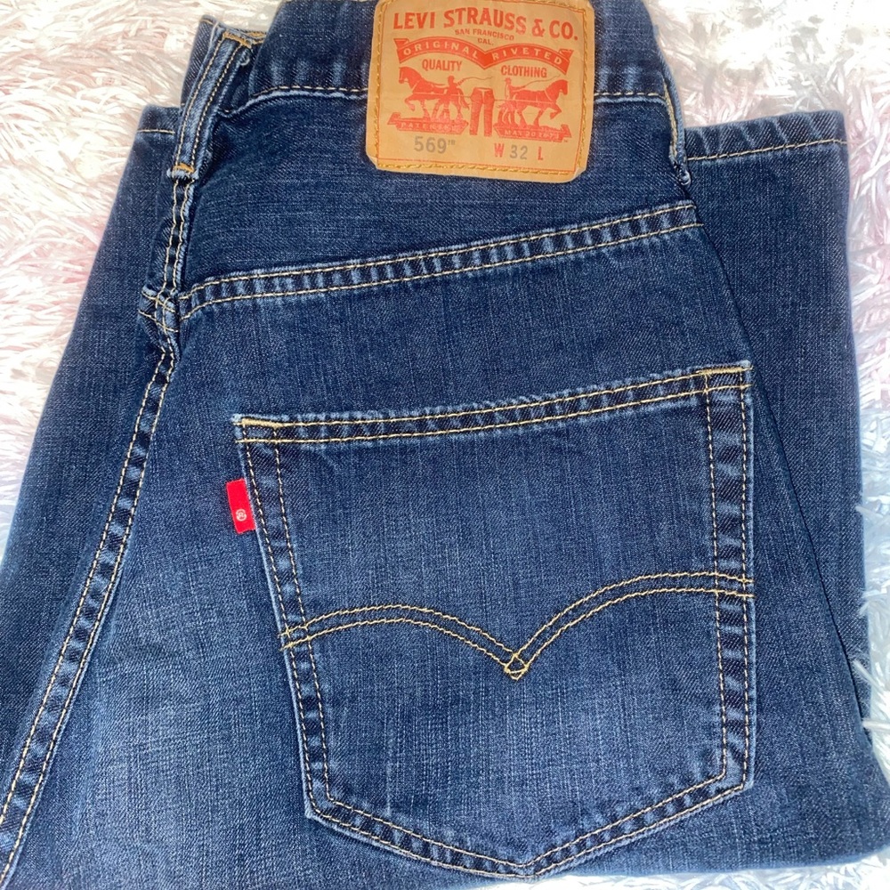 Levi’s 569 shorts